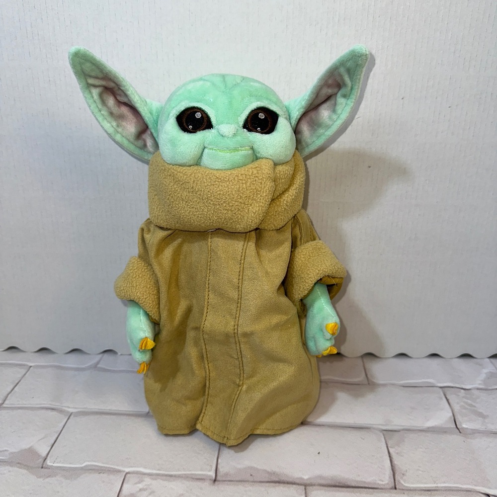 Disney Store Star Wars The Mandalorian The Child Grogu Plush Baby Yoda Green Tan